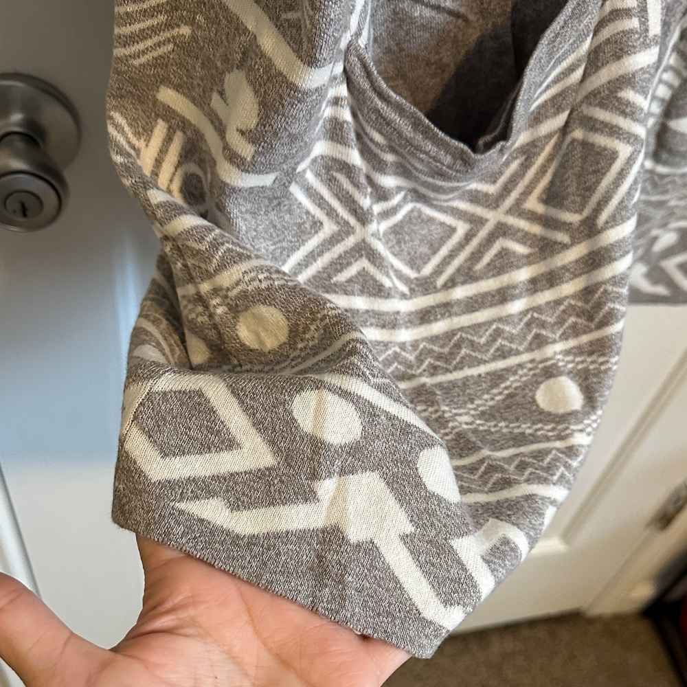 BCBGeneration Gray and White Patterned Cardigan - Picture 4 of 6